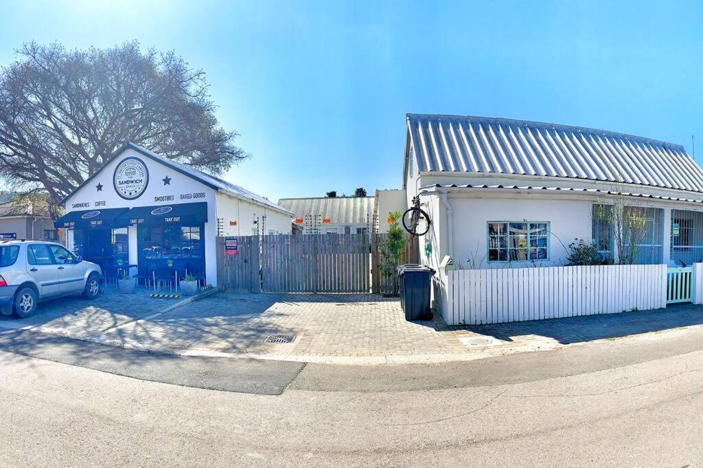 The Town House - Lower Knysna Central Экстерьер фото